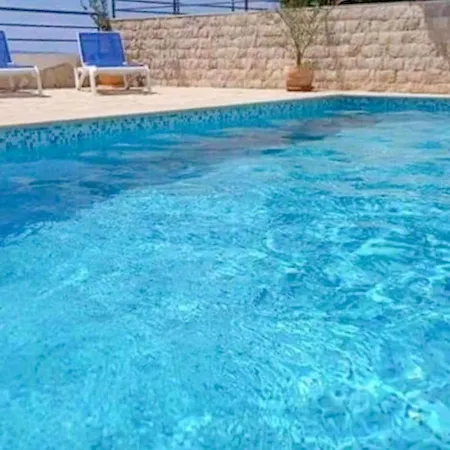 Modern In With Shared Pool Appartement