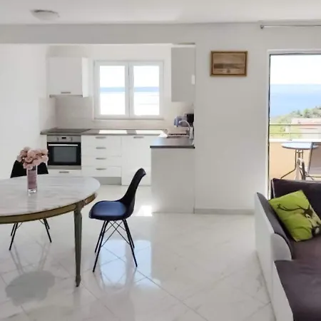 Modern In With Shared Pool * Makarska