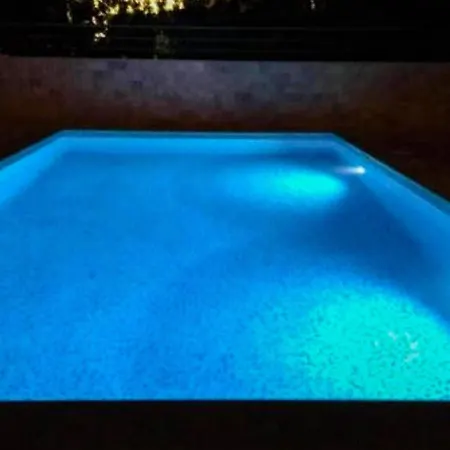 Appartement Modern In With Shared Pool Makarska